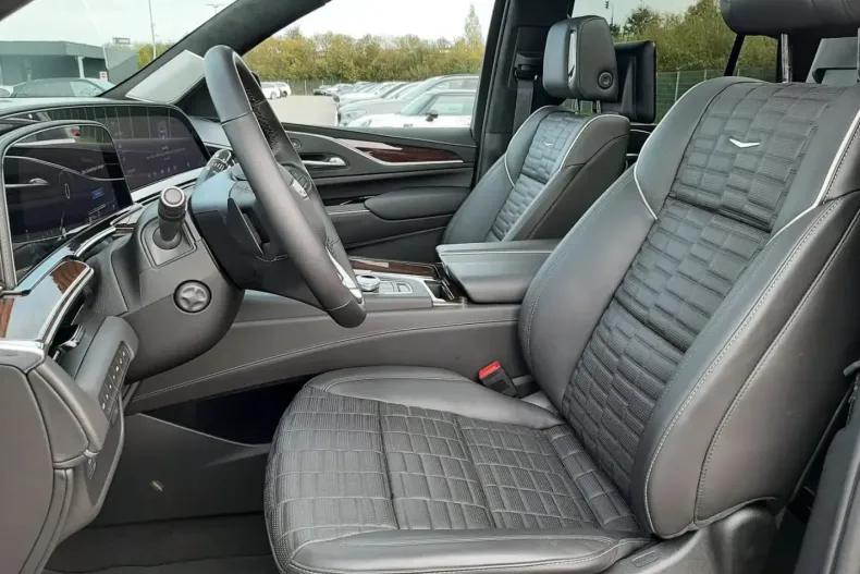 Cadillac Escalade din 2023 cu 6.900 km - oferta CAD145985 - foto 5