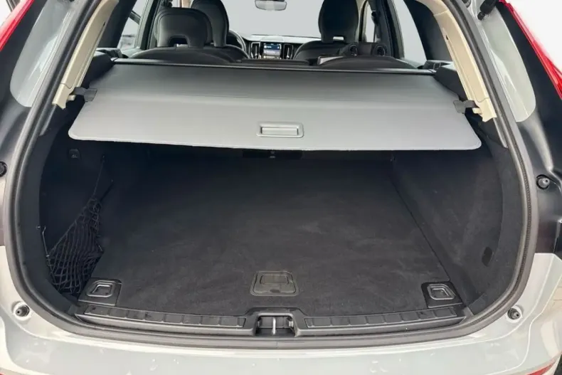 Volvo XC60 din 2024 cu 15.402 km - oferta VOL145993 - foto 8