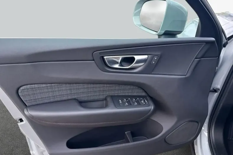 Volvo XC60 din 2024 cu 15.402 km - oferta VOL145993 - foto 15