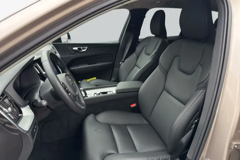 Volvo XC60 din 2025 cu 8.001 km - oferta VOL145994 - foto 11