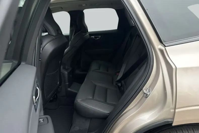 Volvo XC60 din 2025 cu 8.001 km - oferta VOL145994 - foto 12