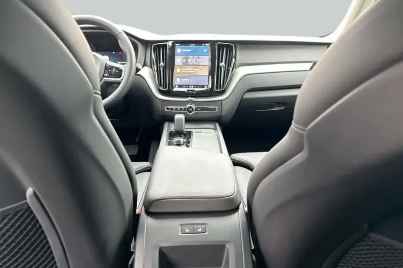Volvo XC60 din 2025 cu 8.001 km - oferta VOL145994 - foto 14