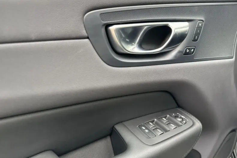 Volvo XC60 din 2025 cu 8.001 km - oferta VOL145994 - foto 20