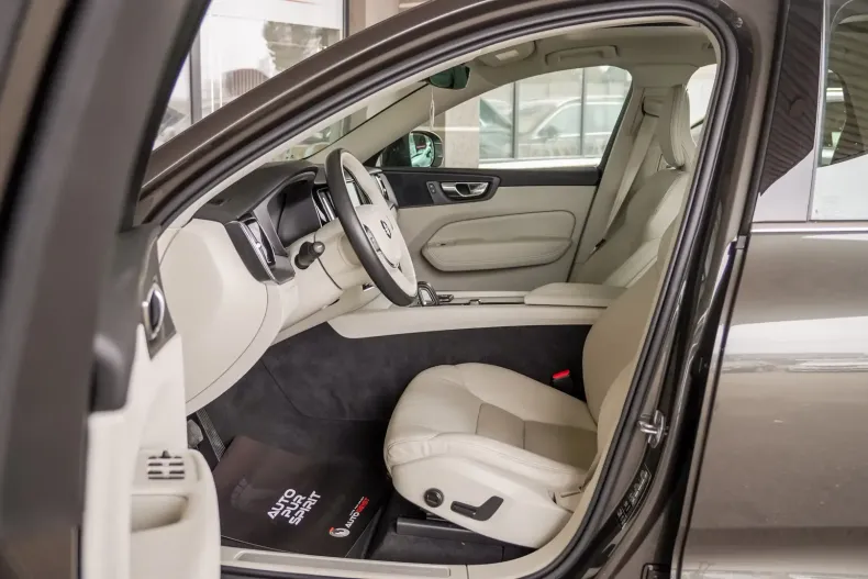 Volvo XC60 din 2020 cu 79.000 km - oferta VOL146001 - foto 25