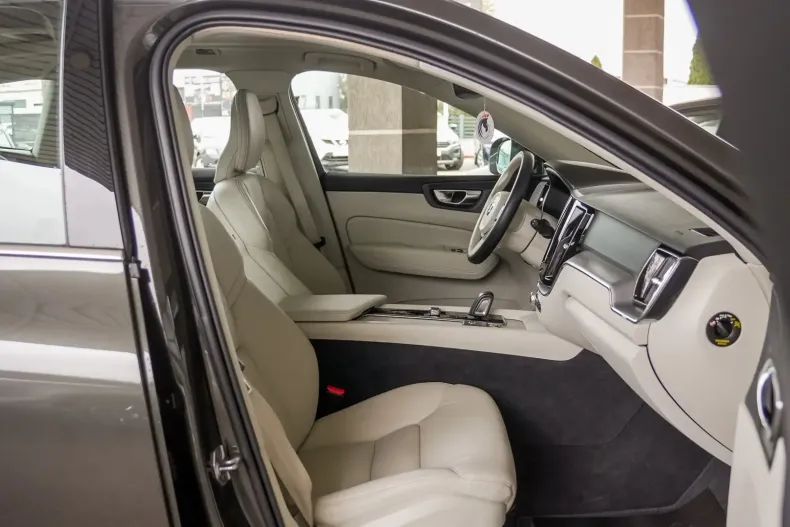 Volvo XC60 din 2020 cu 79.000 km - oferta VOL146001 - foto 27