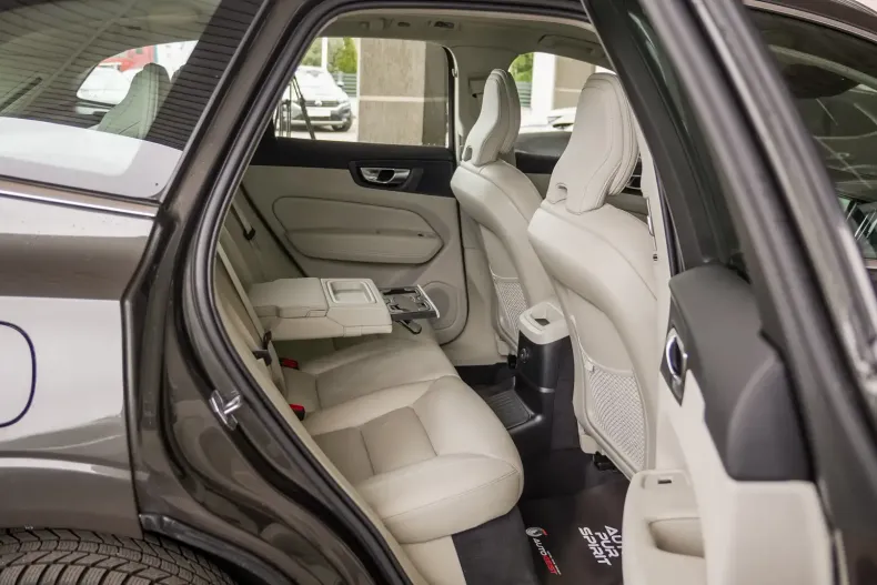 Volvo XC60 din 2020 cu 79.000 km - oferta VOL146001 - foto 31