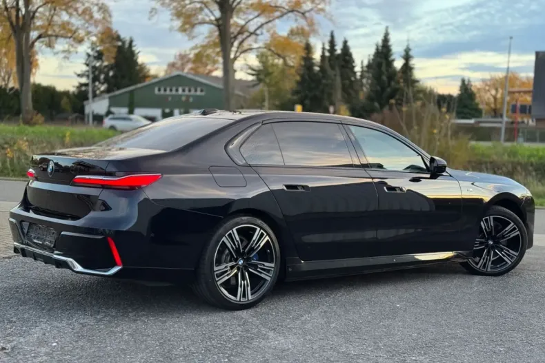 BMW i7 din 2024 cu 45.990 km - oferta BMW146018 - foto 3