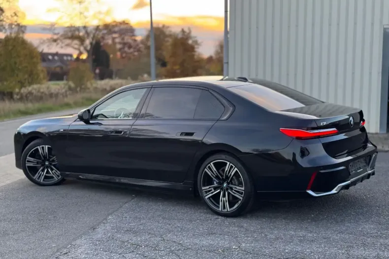 BMW i7 din 2024 cu 45.990 km - oferta BMW146018 - foto 4