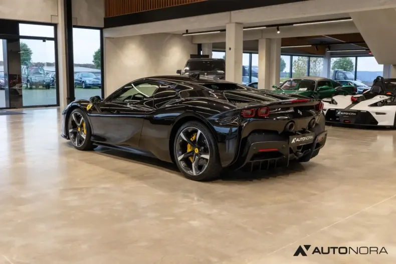 Ferrari SF90 din 2022 cu 10.000 km - oferta FER146023 - foto 2