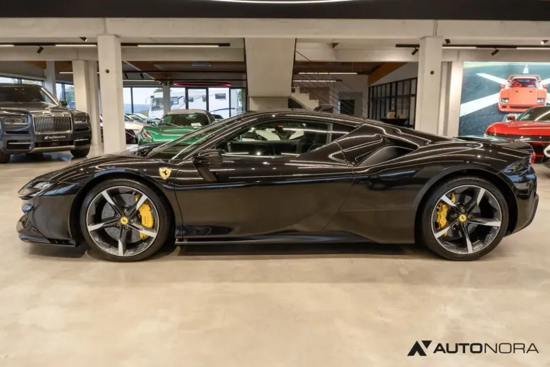 Ferrari SF90 din 2022 cu 10.000 km - oferta FER146023 - foto 7