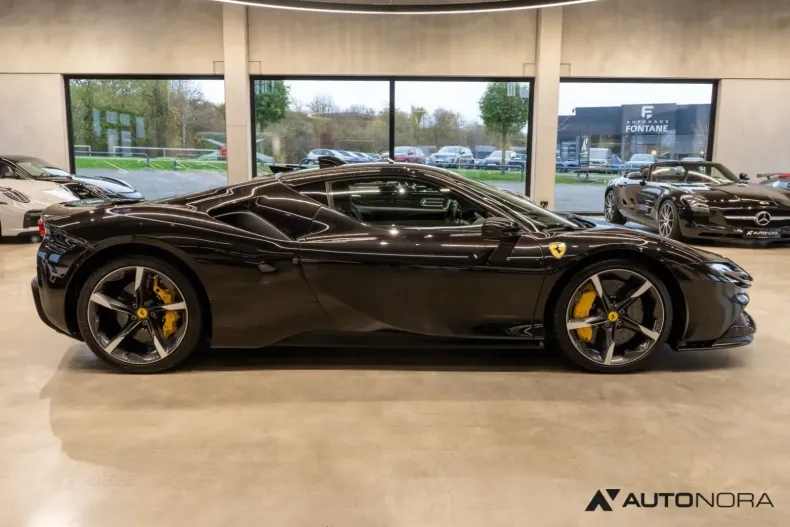 Ferrari SF90 din 2022 cu 10.000 km - oferta FER146023 - foto 13