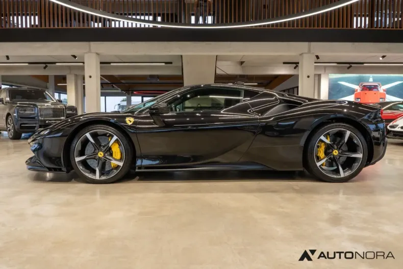 Ferrari SF90 din 2022 cu 10.000 km - oferta FER146023 - foto 17