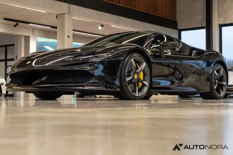 Ferrari SF90 din 2022 cu 10.000 km - oferta FER146023 - foto 25
