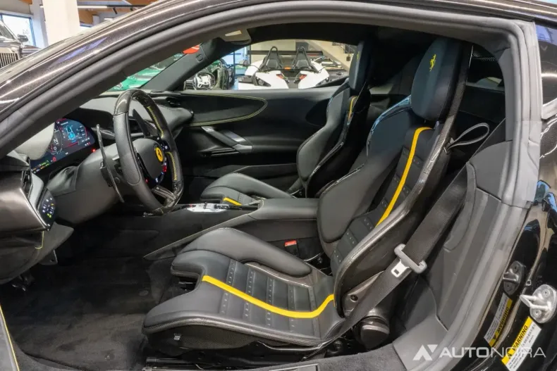 Ferrari SF90 din 2022 cu 10.000 km - oferta FER146023 - foto 39