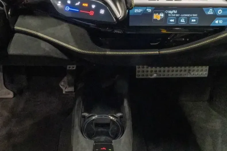 Ferrari SF90 din 2022 cu 10.000 km - oferta FER146023 - foto 44