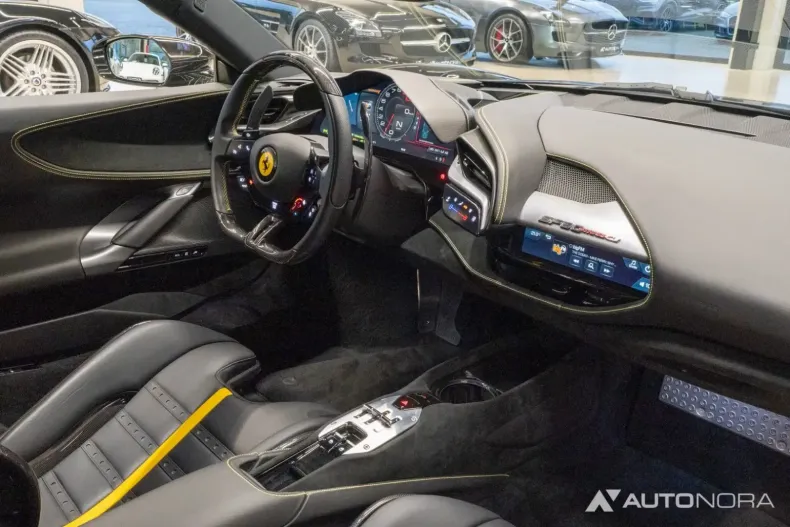 Ferrari SF90 din 2022 cu 10.000 km - oferta FER146023 - foto 50