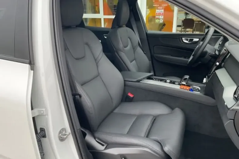 Volvo XC60 din 2025 cu 26.400 km - oferta VOL146044 - foto 17