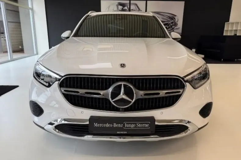 Mercedes-Benz GLC 200 din 2024 cu 9.300 km - oferta MER146075 - foto 1