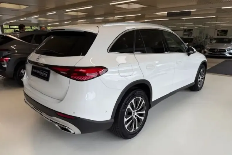 Mercedes-Benz GLC 200 din 2024 cu 9.300 km - oferta MER146075 - foto 4