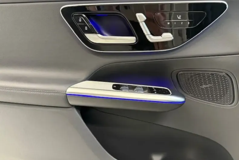 Mercedes-Benz GLC 200 din 2024 cu 9.300 km - oferta MER146075 - foto 8