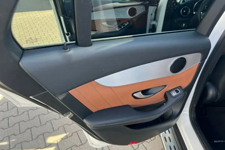 Mercedes-Benz GLC 220 din 2020 cu 73.207 km - oferta MER146148 - foto 12