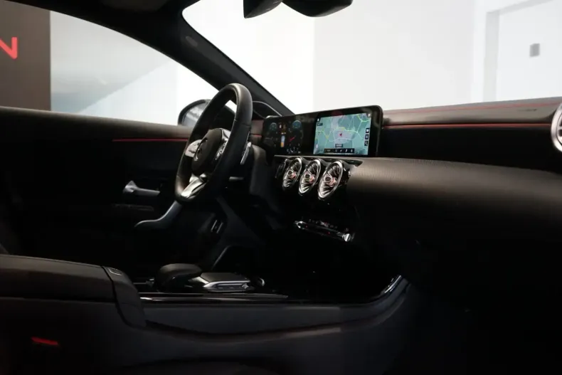 Mercedes-Benz CLA 220 din 2020 cu 58.631 km - oferta MER146169 - foto 14