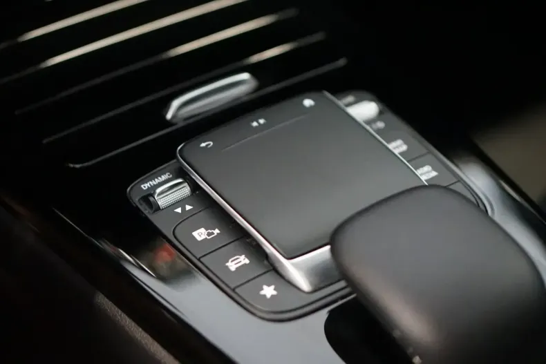 Mercedes-Benz CLA 220 din 2020 cu 58.631 km - oferta MER146169 - foto 25