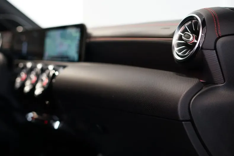 Mercedes-Benz CLA 220 din 2020 cu 58.631 km - oferta MER146169 - foto 26