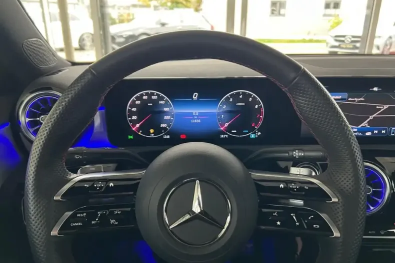 Mercedes-Benz A 180 din 2024 cu 12.000 km - oferta MER146250 - foto 9