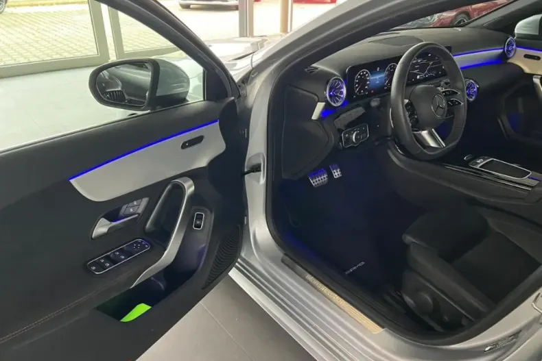 Mercedes-Benz A 180 din 2024 cu 12.000 km - oferta MER146250 - foto 11