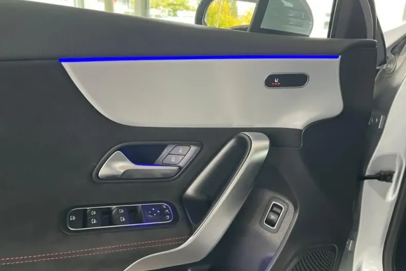 Mercedes-Benz A 180 din 2024 cu 12.000 km - oferta MER146250 - foto 14