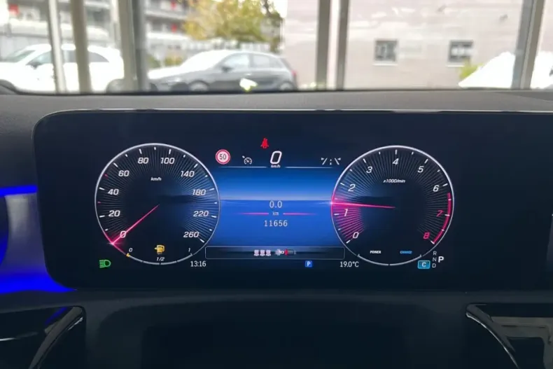 Mercedes-Benz A 180 din 2024 cu 12.000 km - oferta MER146250 - foto 19