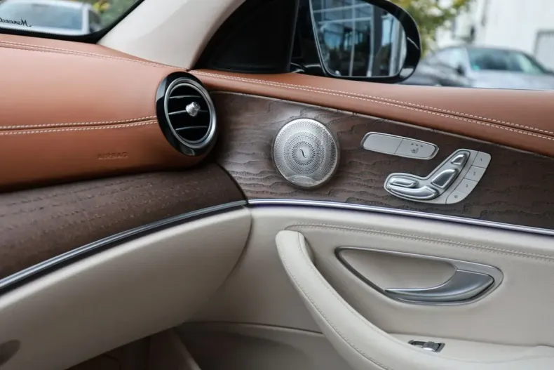 Mercedes-Benz E 300 din 2022 cu 31.755 km - oferta MER146251 - foto 22