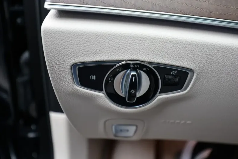 Mercedes-Benz E 300 din 2022 cu 31.755 km - oferta MER146251 - foto 31