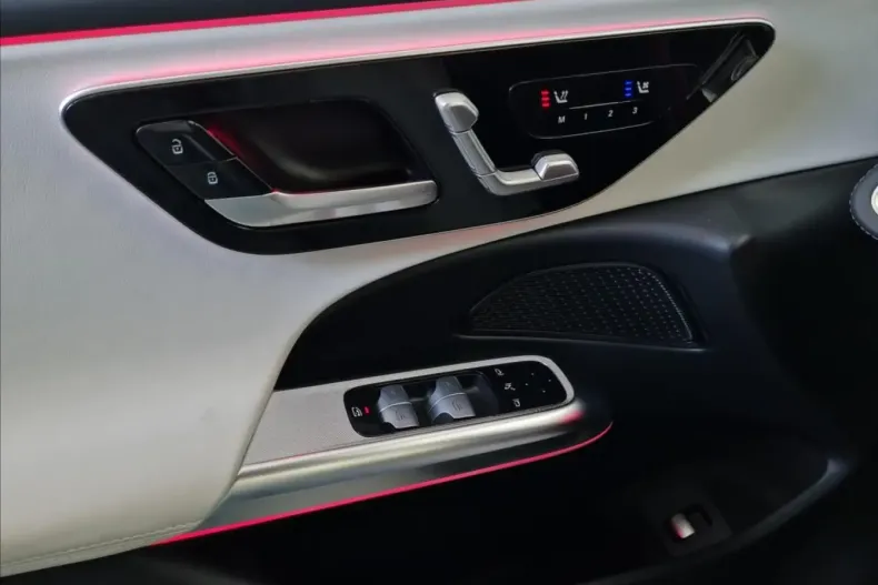 Mercedes-Benz E 220 din 2024 cu 6.592 km - oferta MER146259 - foto 10