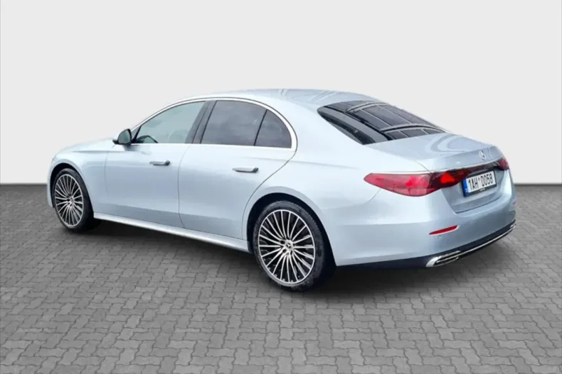 Mercedes-Benz E 220 din 2024 cu 3.157 km - oferta MER146261 - foto 3