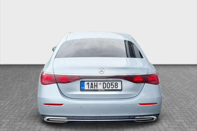 Mercedes-Benz E 220 din 2024 cu 3.157 km - oferta MER146261 - foto 4