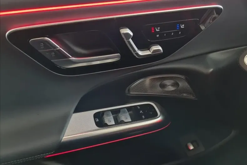 Mercedes-Benz E 220 din 2024 cu 3.157 km - oferta MER146261 - foto 10