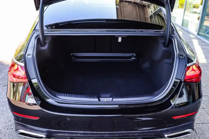 Mercedes-Benz E 220 din 2025 cu 8.050 km - oferta MER146272 - foto 7