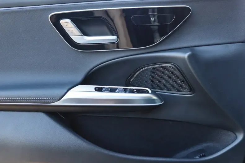 Mercedes-Benz E 220 din 2025 cu 8.050 km - oferta MER146272 - foto 11