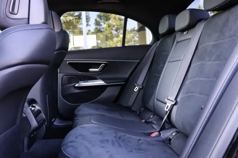 Mercedes-Benz E 220 din 2025 cu 8.050 km - oferta MER146272 - foto 23