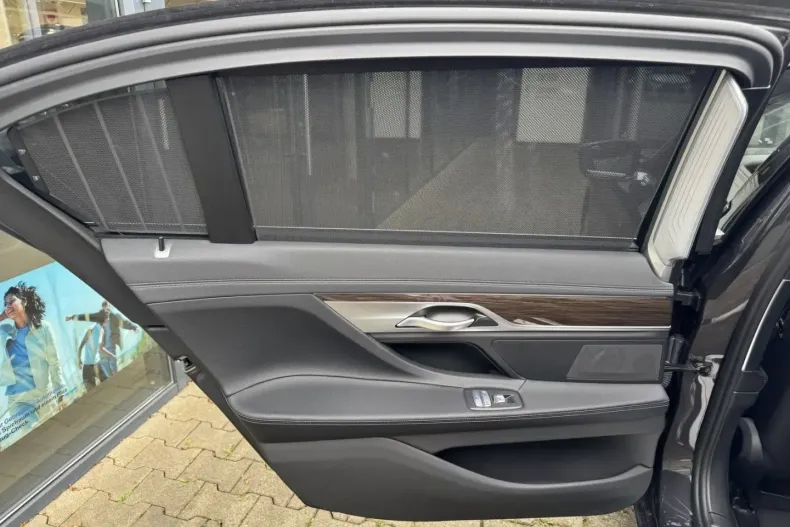 BMW 745 din 2021 cu 75.750 km - oferta BMW146281 - foto 19