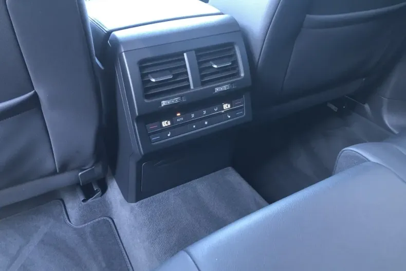 Volkswagen Touareg din 2020 cu 82.885 km - oferta VOL146291 - foto 11