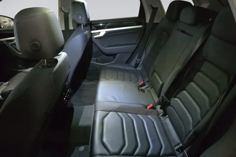 Volkswagen Touareg din 2020 cu 88.326 km - oferta VOL146310 - foto 16