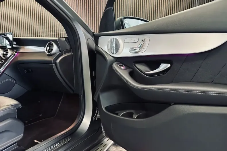 Mercedes-Benz GLC 300 din 2020 cu 88.577 km - oferta MER146369 - foto 10