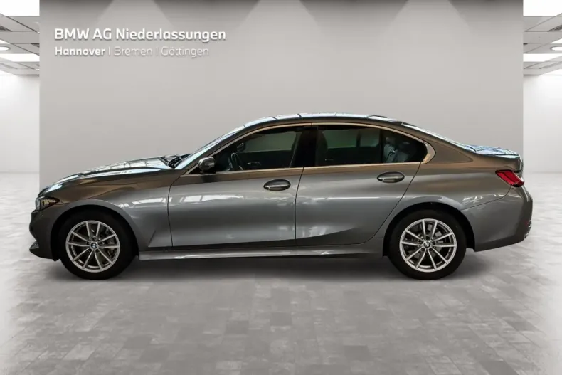 BMW 330 din 2023 cu 57.118 km - oferta BMW146379 - foto 3