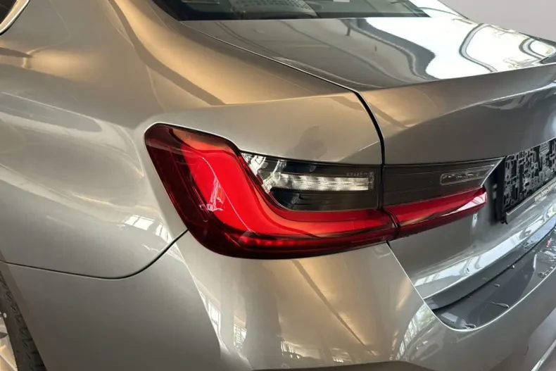 BMW 330 din 2023 cu 57.118 km - oferta BMW146379 - foto 11