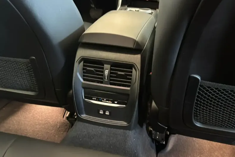 BMW 330 din 2023 cu 57.118 km - oferta BMW146379 - foto 18