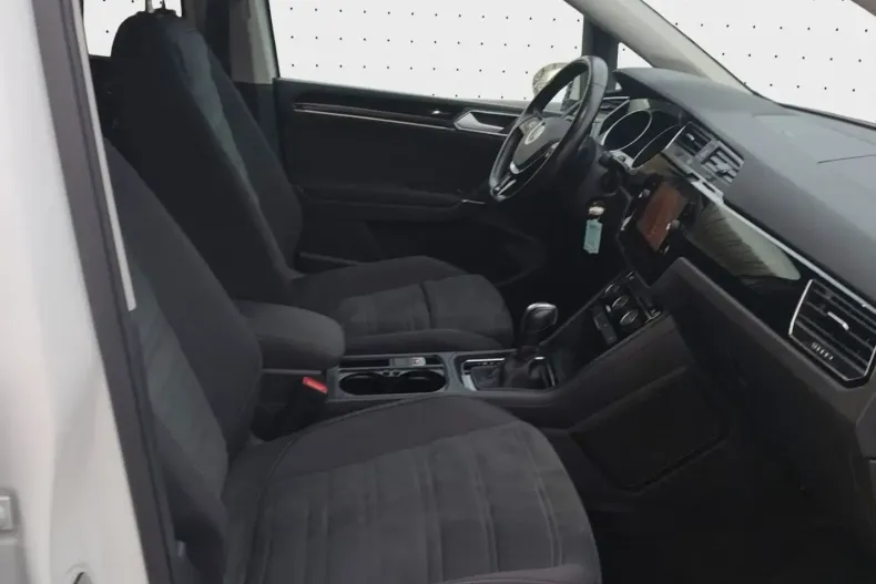 Volkswagen Touran din 2021 cu 73.586 km - oferta VOL146384 - foto 4