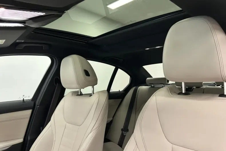 BMW 330 din 2025 cu 11.004 km - oferta BMW146391 - foto 34